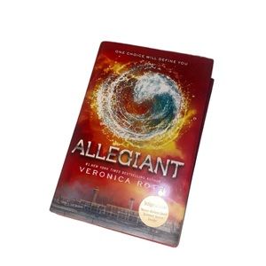 2/$15 Allegient by Veronica Roth - Teen Book